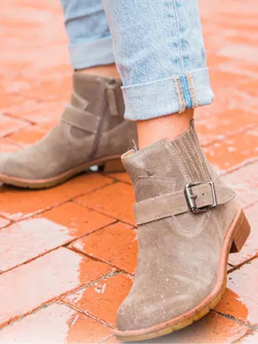 NWOT Sofft leather water resistant ankle boots size 8